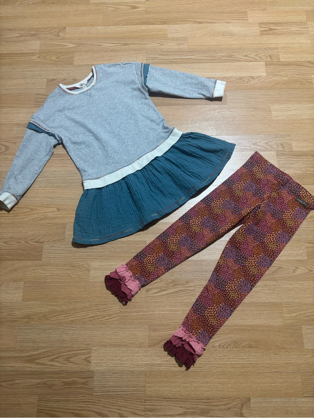 “Matilda Jane” dress with matching leggings size 8 in excellent condition